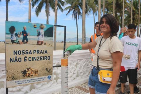 Mutirão de 470 pessoas percorre a praia de Santos e recolhe 268kg